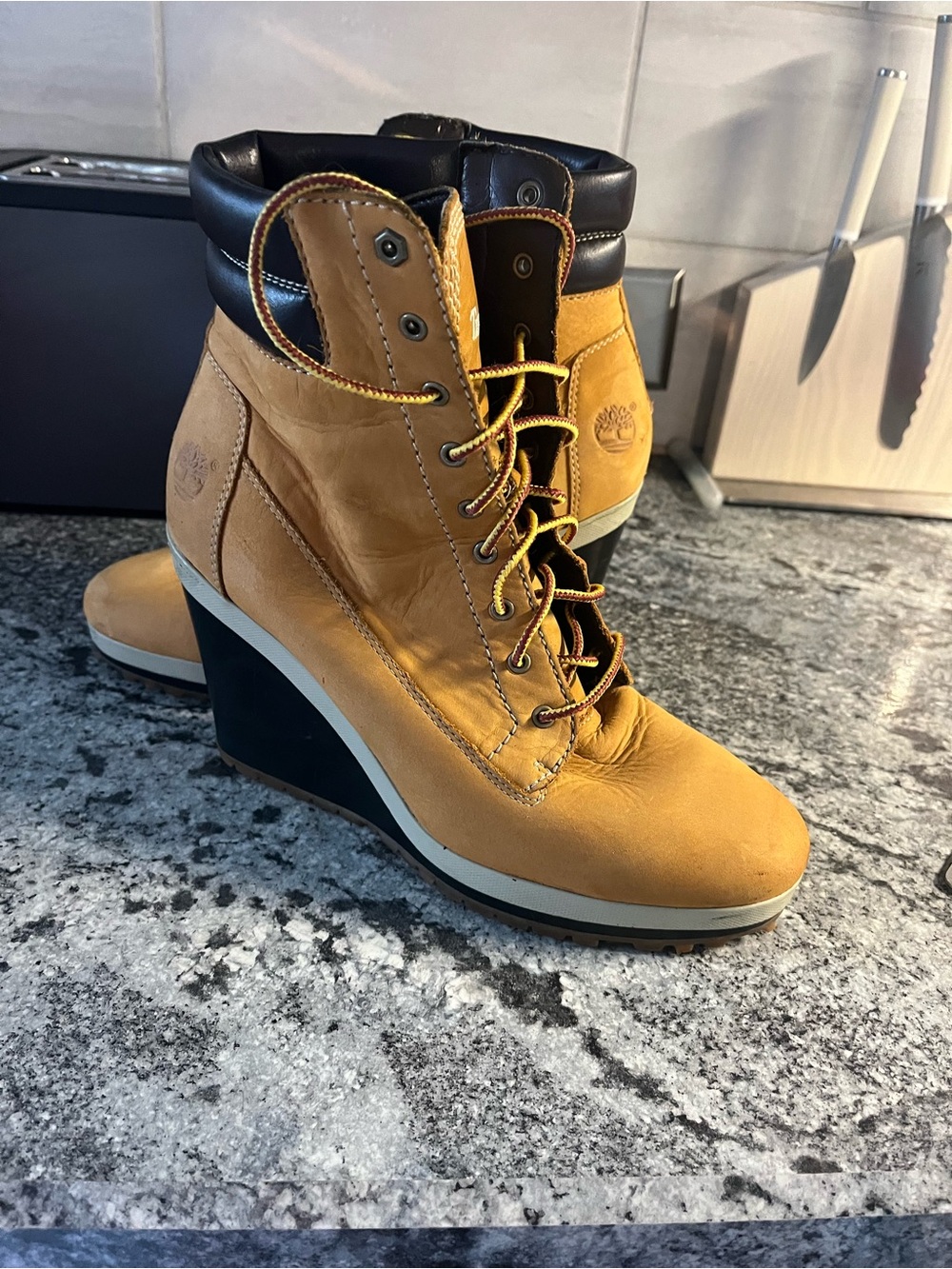 Timberland Amston Women Wheat Nubuck Leather Lace Up Wedge Ankle Boots size 9
